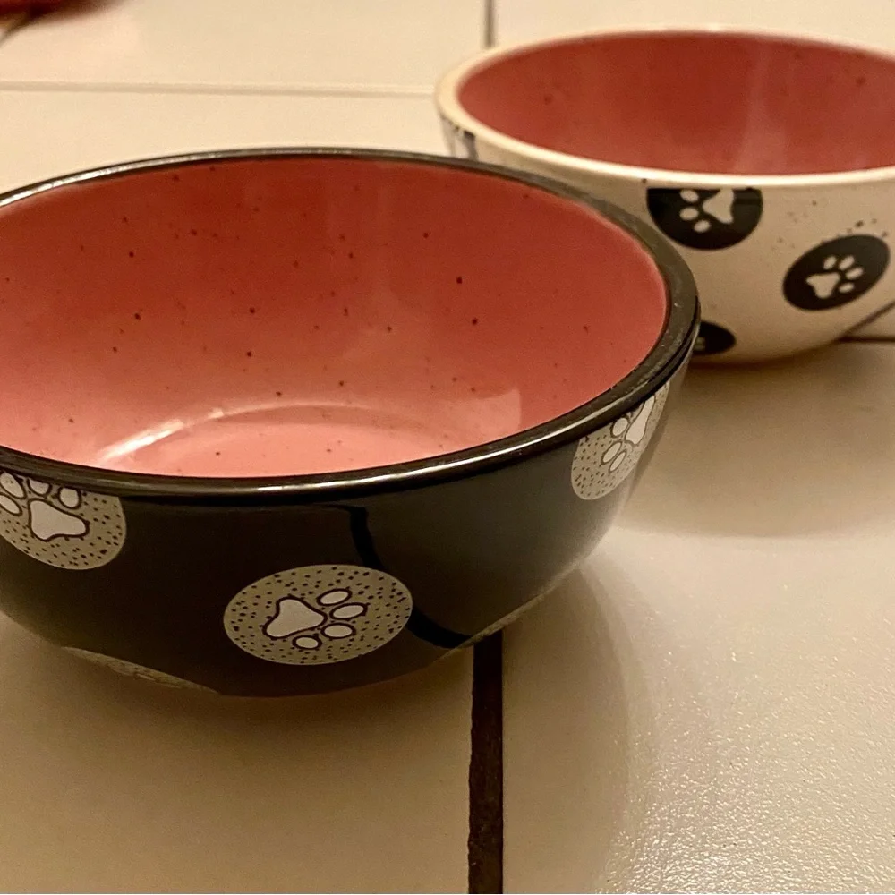 Pet bowls and plates